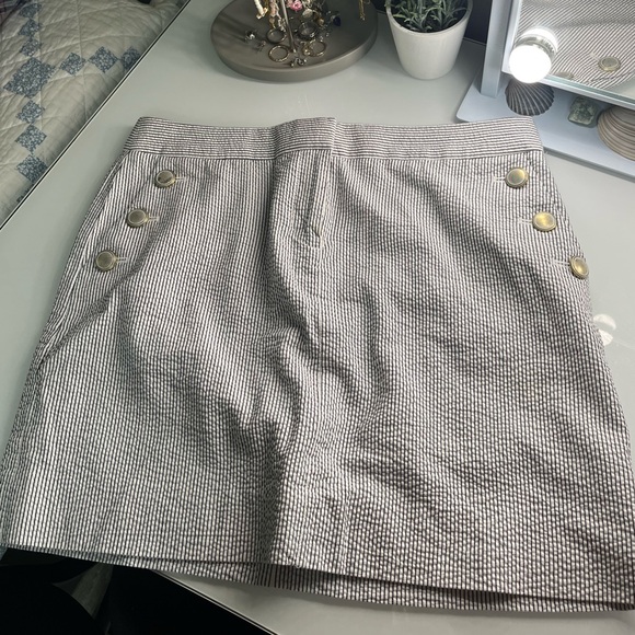 Cute, beachy skirt with gold, waist accentuating, buttons | size 4 - Picture 1 of 3